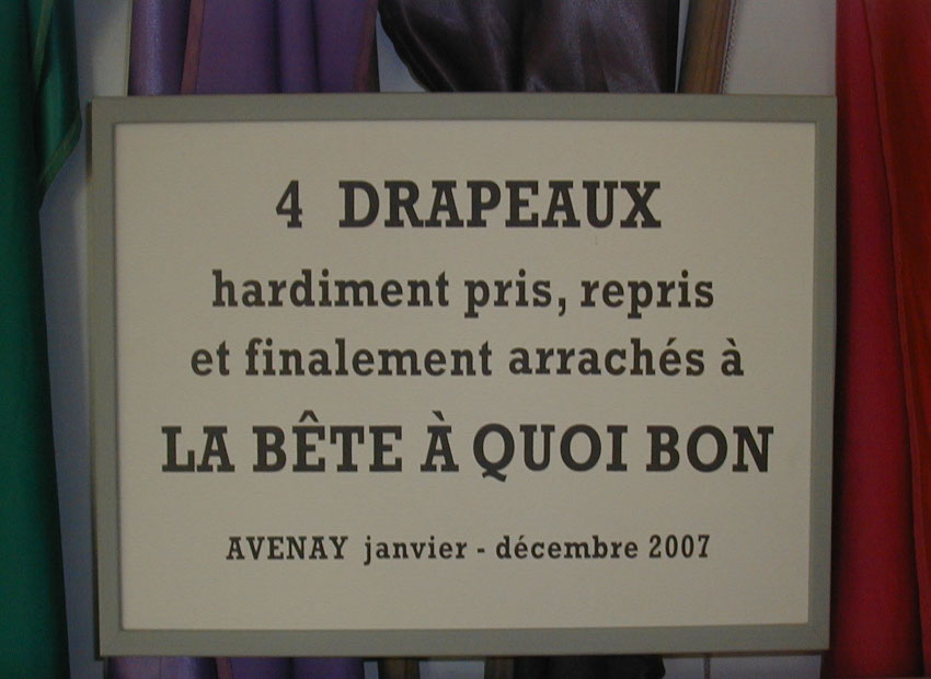 image du titre ARMOIRE À DRAPEAUX