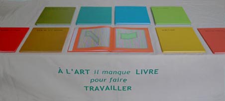 Il ne manque pas de livres sur l’art, il ne manque pas de travaux sur le livre, il manque toutefois ce qui en fait le sérieux.